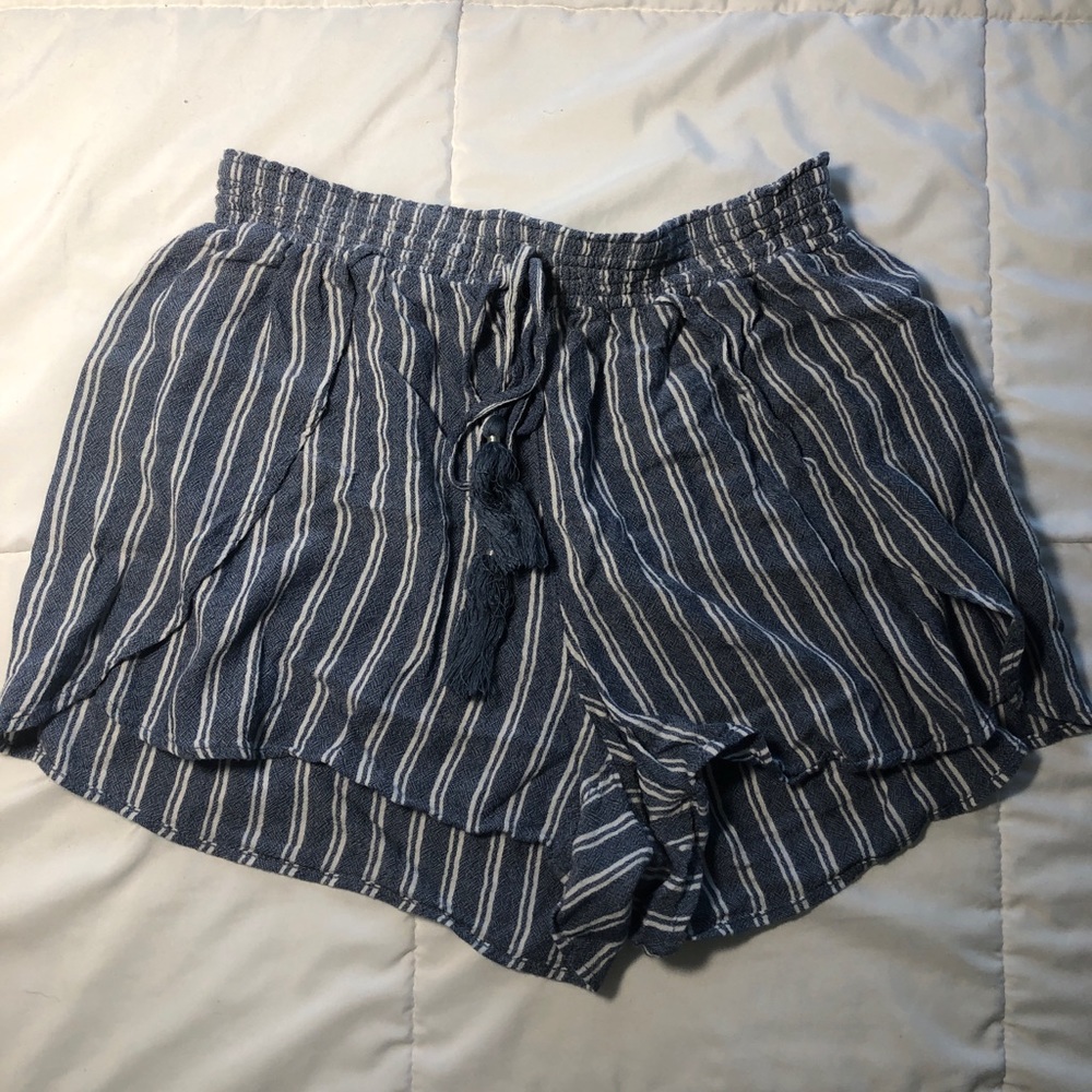American Eagle blue striped flowy shorts